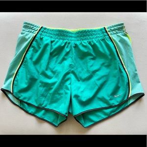 Nike Dri-fit Tempo running shorts w liner, Teal & yellow, M